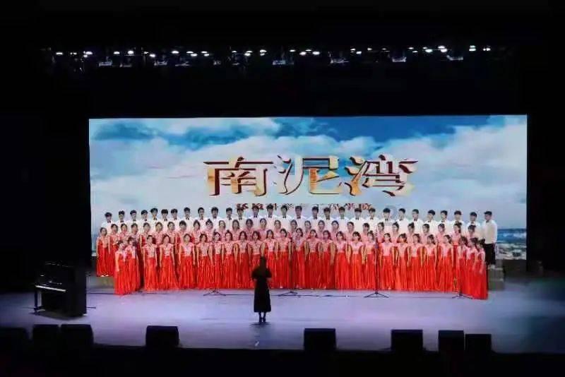 仰望U7实车亮相街头无疑为汽车界带来了一阵新风